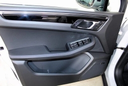 Porsche Macan T AWD 2026