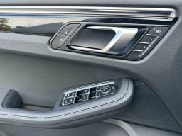 Porsche Macan T AWD 2026