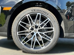 Porsche Macan T AWD 2026