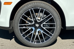 Porsche Macan Base AWD 2026