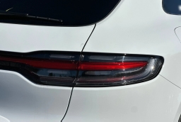 Porsche Macan Base AWD 2026