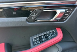 Porsche Macan Base AWD 2026