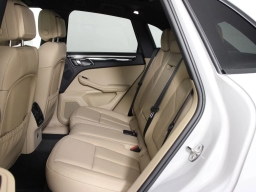 Porsche Macan Base AWD 2026