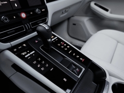 Porsche Macan T AWD 2025