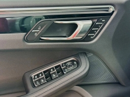 Porsche Macan T AWD 2026