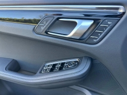 Porsche Macan T AWD 2026