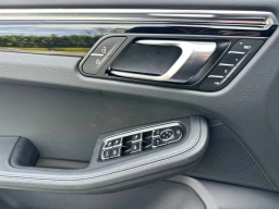 Porsche Macan T AWD 2026