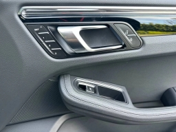 Porsche Macan T AWD 2026