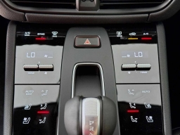 Porsche Macan T AWD 2026