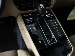 Porsche Macan T AWD 2026