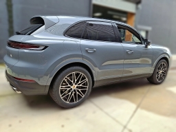 Porsche Cayenne Base AWD 2026