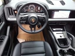 Porsche Cayenne Base AWD 2026