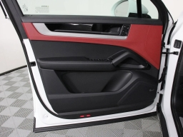 Porsche Cayenne Base AWD 2026