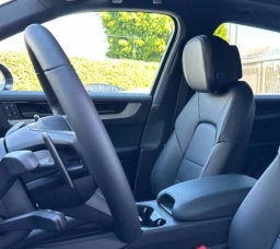 Porsche Cayenne Base AWD 2026