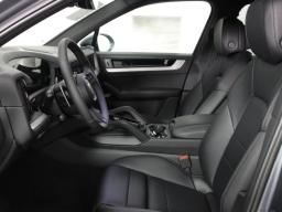 Porsche Cayenne Base AWD 2026