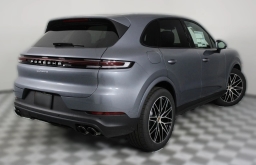 Porsche Cayenne Base AWD 2026