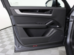 Porsche Cayenne Base AWD 2026