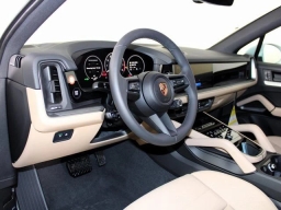 Porsche Cayenne Base AWD 2026