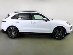 Porsche Cayenne Base AWD 2026