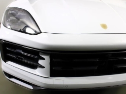 Porsche Cayenne Base AWD 2026