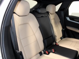 Porsche Cayenne Base AWD 2026