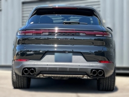 Porsche Cayenne Base AWD 2026