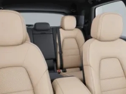 Porsche Cayenne Base AWD 2026