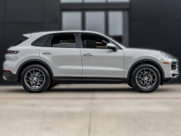 Porsche Cayenne Base AWD 2026