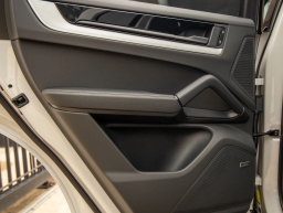 Porsche Cayenne Base AWD 2026