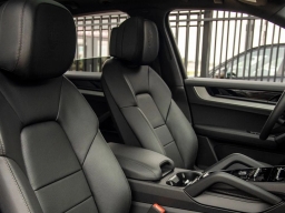 Porsche Cayenne Base AWD 2026