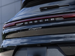 Porsche Cayenne Base AWD 2026