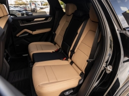 Porsche Cayenne Base AWD 2026