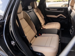 Porsche Cayenne Base AWD 2026