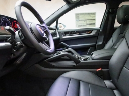 Porsche Cayenne Base AWD 2026