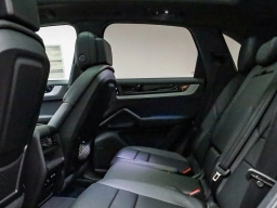 Porsche Cayenne Base AWD 2026