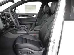 Porsche Cayenne Base AWD 2026