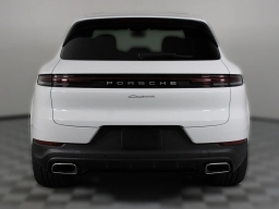 Porsche Cayenne Base AWD 2026