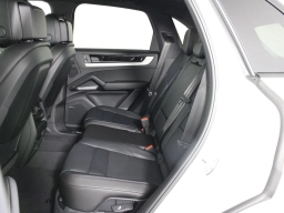 Porsche Cayenne Base AWD 2026