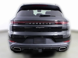 Porsche Cayenne Base AWD 2026