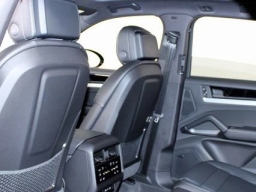 Porsche Cayenne Base AWD 2026