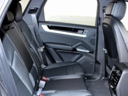 Porsche Cayenne Base AWD 2026