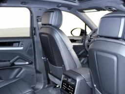 Porsche Cayenne Base AWD 2026