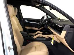 Porsche Cayenne Base AWD 2026