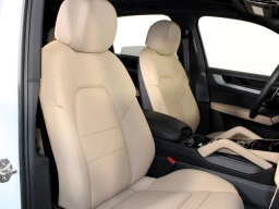 Porsche Cayenne Base AWD 2026