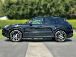 Porsche Cayenne Base AWD 2026