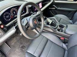 Porsche Cayenne Base AWD 2026