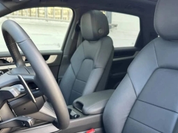 Porsche Cayenne Base AWD 2026