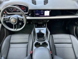 Porsche Cayenne Base AWD 2026