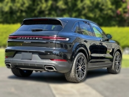 Porsche Cayenne Base AWD 2026