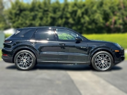 Porsche Cayenne Base AWD 2026